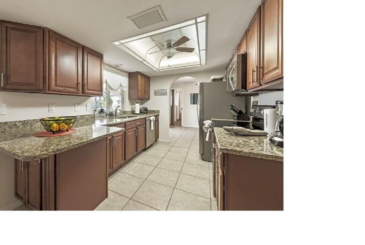 Villa Flannie Cape Coral Exterior photo